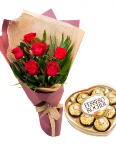 6 Red Roses in Bouquet with ferrero Chocolate